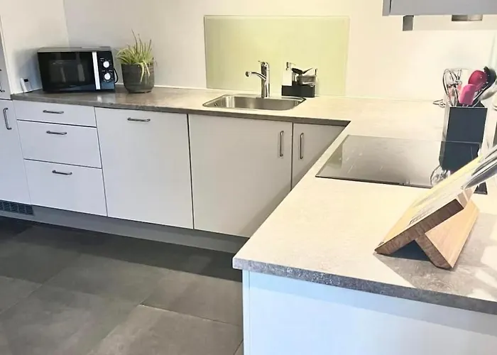 Apartament 80kvm Taet Pa Centrum & *